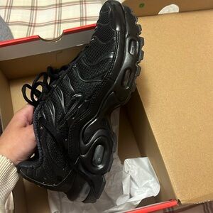 Nike air max plus– black